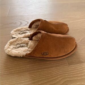 UGG Tan Slippers with Cream Fur Lining Size 6